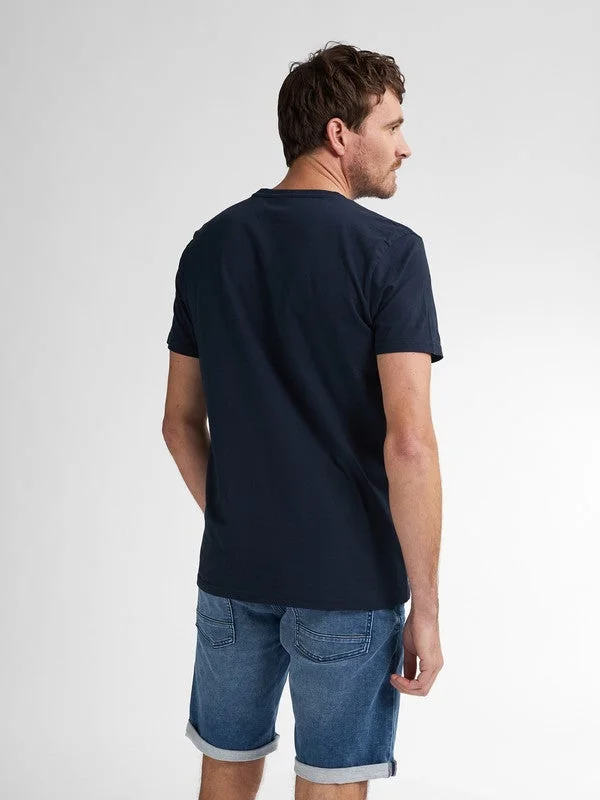 بترول اندستريز تيشيرت رجالي كلاسيك مطبوع بأكمام قصيرة