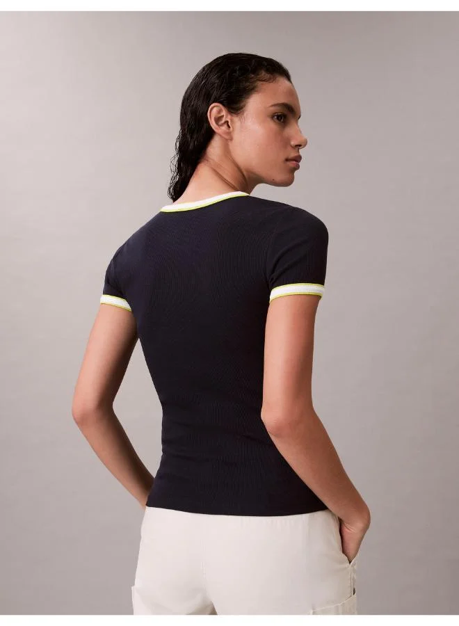 كالفن كلاين جينز تي شيرت بياقة دائرية وشعار