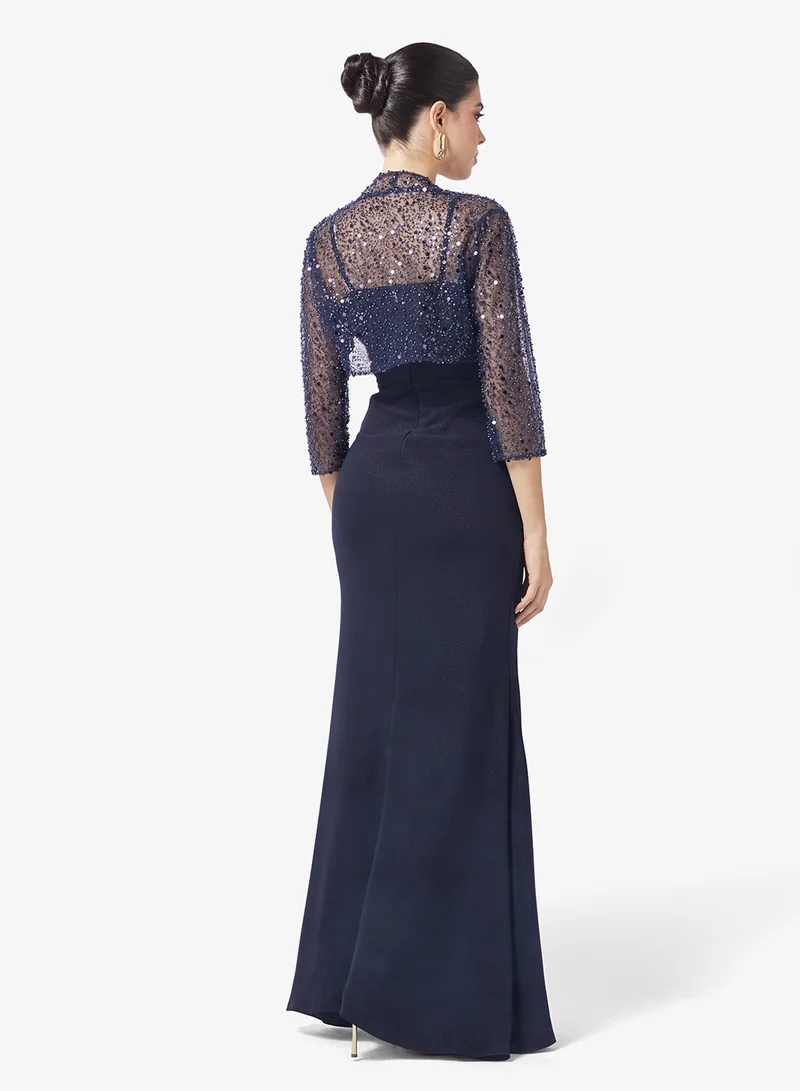 نمشي x فستان بياقة قلب وأكمام مزينة بتصميم