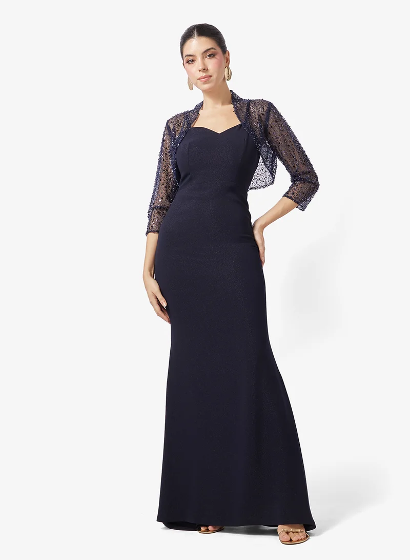 نمشي x فستان بياقة قلب وأكمام مزينة بتصميم