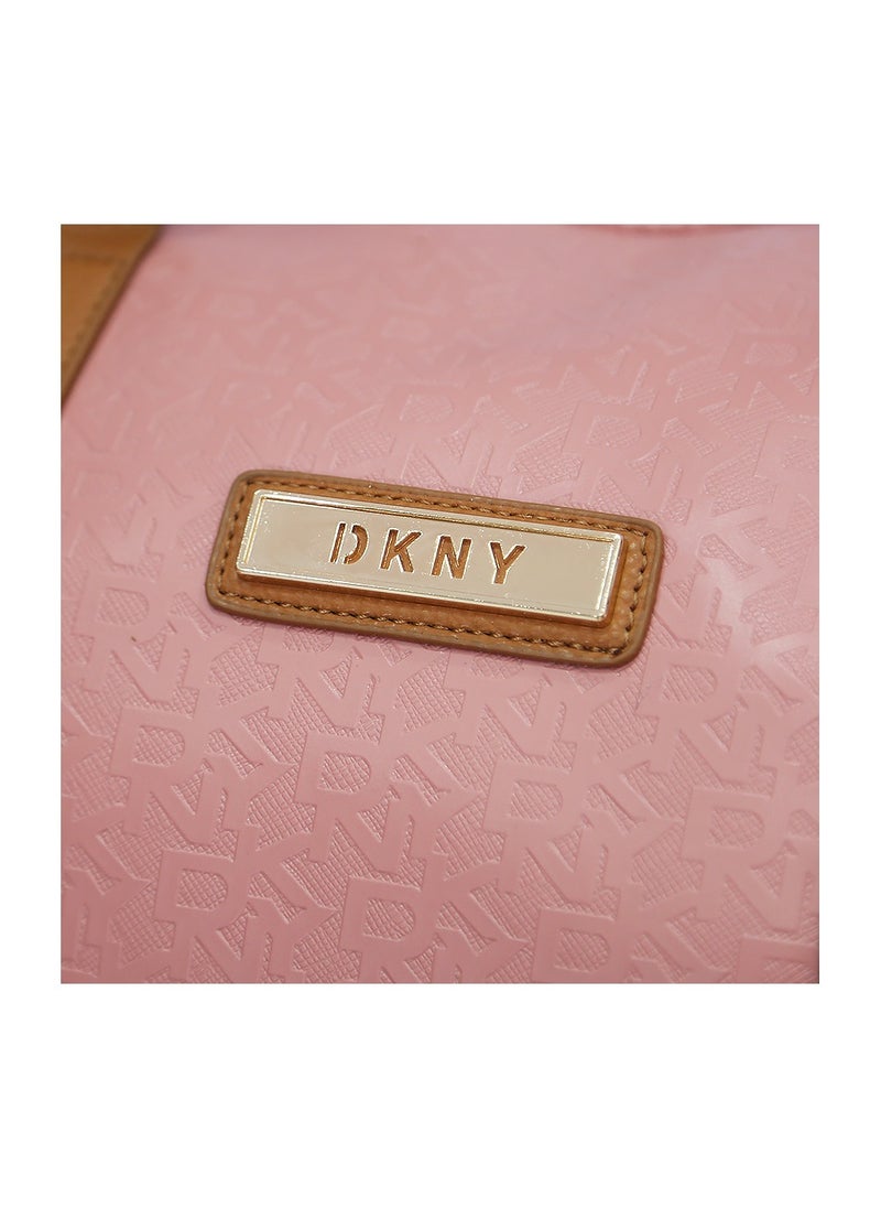 حقيبة دافل نسائية من DKNY - pzsku/ZCA3BE2FC10FB88F1F82AZ/45/_/1700039367/ac951c62-dc55-4963-b85d-4b6b0f2d4986