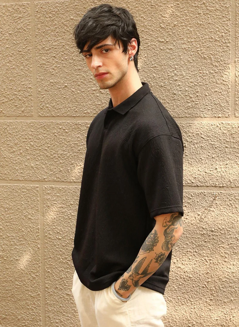 Campus Sutra Men's Onyx Black Ripple-Tactile T-Shirt