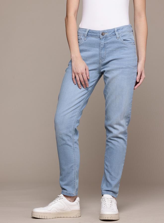 مرفوعة جينز بقصة ضيقة وخصر متوسط بتدرج خفيف - Image 1