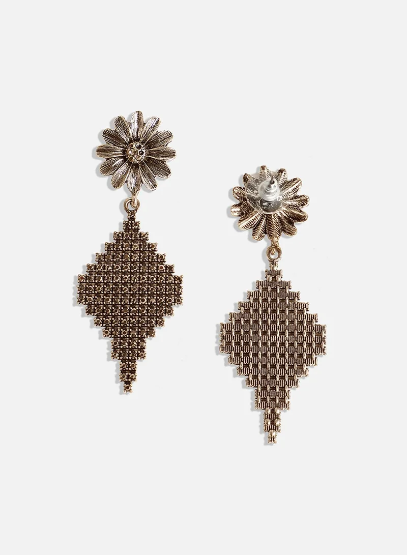 SOHI Intricate Curve Daisy Artificial Drop Earring Jewellery