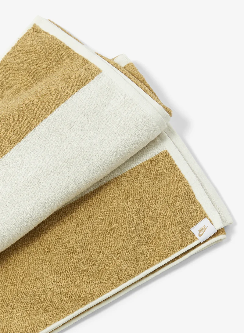 نايكي منشفة حمام السباحة للنادي