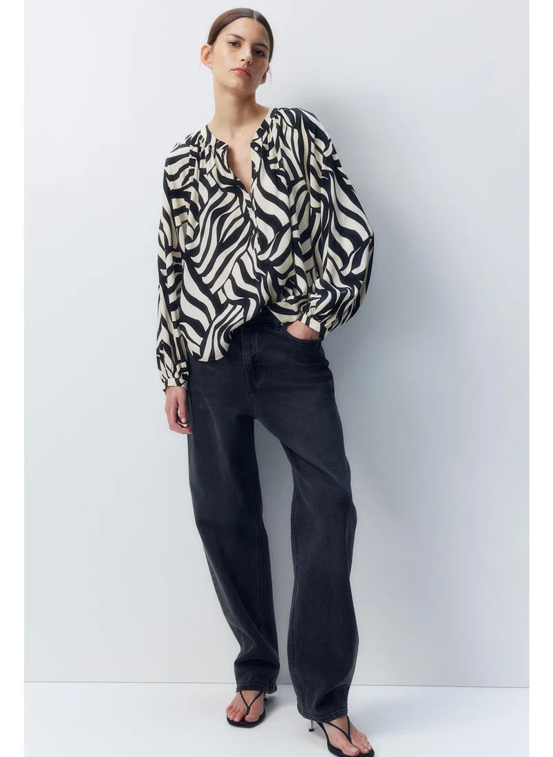 H&M Balloon-sleeved blouse