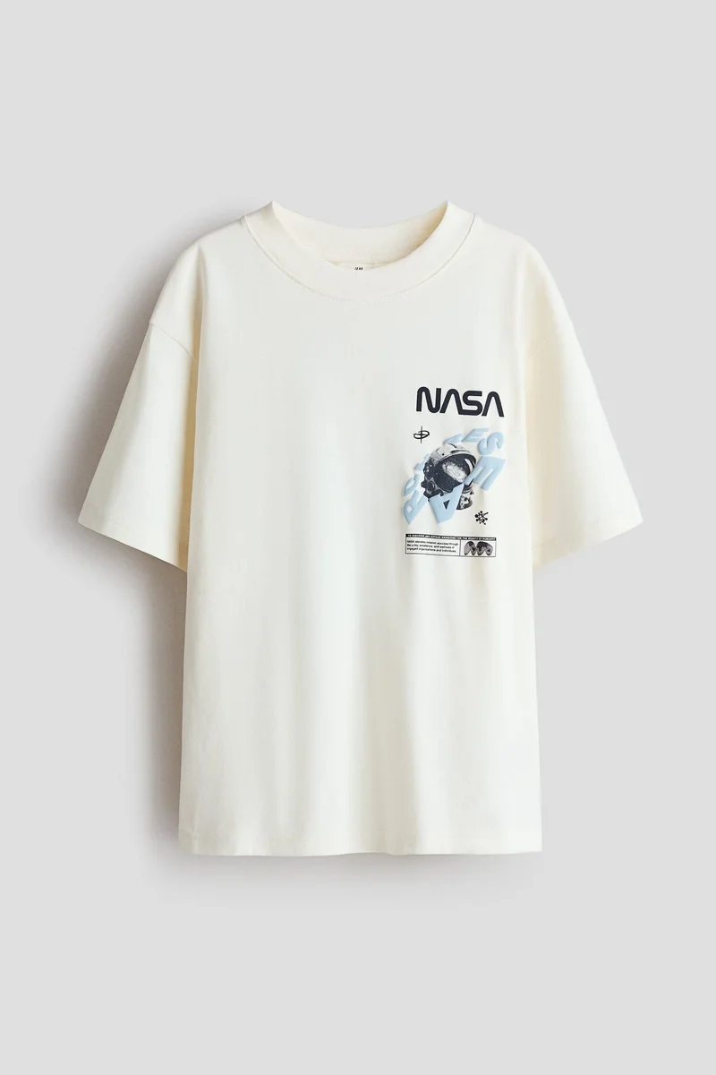 اتش اند ام تي-شيرت بطبعة وقصة واسعة