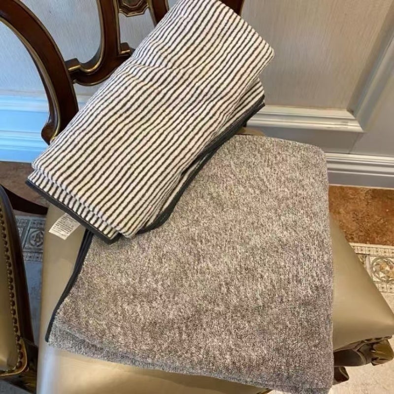 Thick Microfiber Bath Towel Set for Couples - Image 3