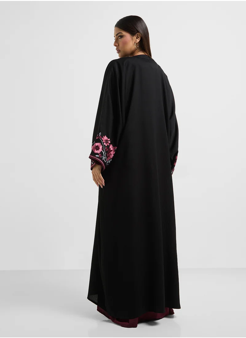 هيا كلوزيت Embroidered Flared Sleeve Abaya