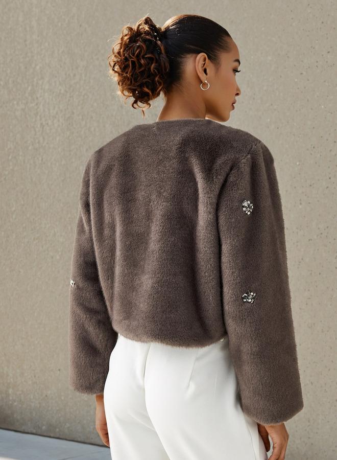 ايكونيك جاكيت فاخر مزين بفرو صناعي - Image 3