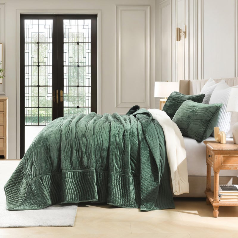 AJOCCI Velvet California King Size Quilt, Oversized California Comforter Set Emerald Green Bedding Set (118â€*106â€) with 2 Pillow Shams, Luxurious Quilt Set,All-Season 3 Pieces - Image 3