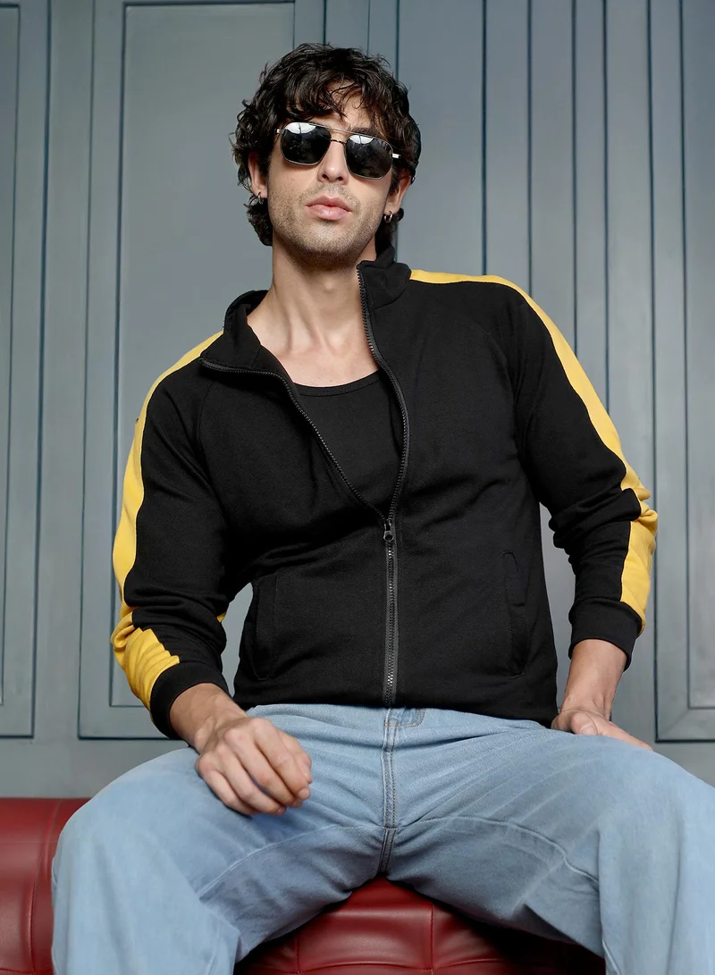 كامبوس سوترا سترة رجالية بسحاب أمامي وجوانب متباينة وياقة واقفة وأكمام مضلعة وحافة مستقيمة مضلعة من قماش الفليس الملون للارتداء اليومي والكاجوال باللونين الأسود والأصفر