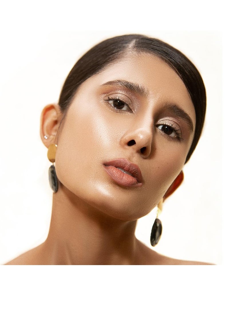 SUGAR Cosmetics Bling Leader Illuminating Moisturizer | Strobe Cream with Vitamin E | Lightweight | Protects against Pollution | 25ml - 01 Gold Diggin' (Warm Gold Highlighter with Pearl Finish)