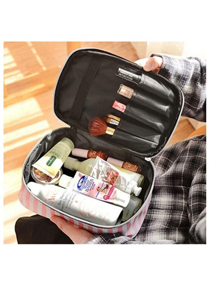 بلومنغ تايم طقم حقائب مستحضرات التجميل مكون من 4 قطع - إصدار شفاف ، أسود ، وردي - Image 3