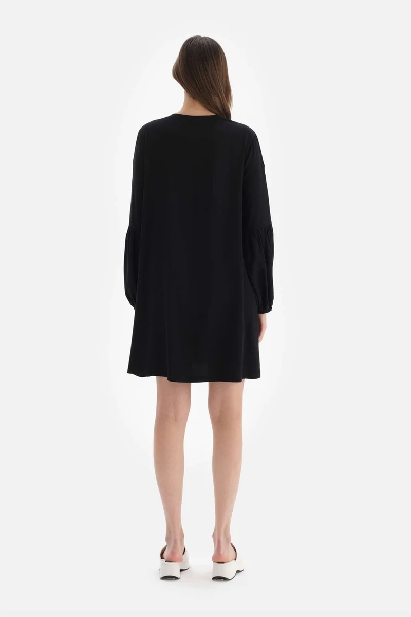 داجي Black Front Lace Dress