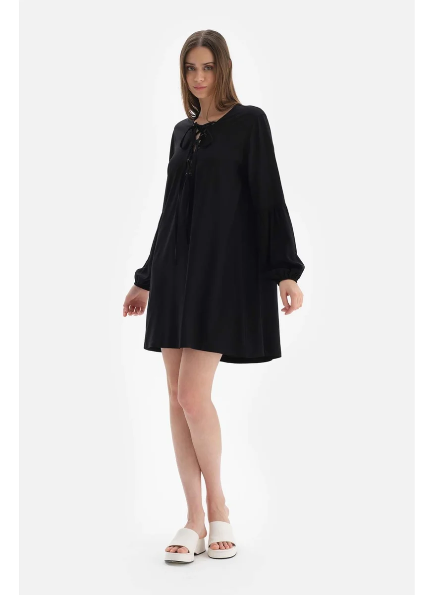 داجي Black Front Lace Dress