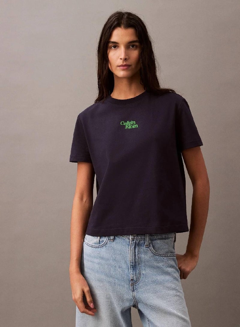 كالفن كلاين جينز تيشرت مزين بشعار - Image 5