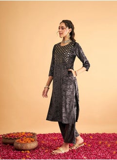 Women Grey Velvet Front Embroidered Straight Kurta - pzsku/ZCA60892E60E73DA28781Z/45/_/1707472864/4a116e88-7630-43fe-b46f-57b6fe9ec18f