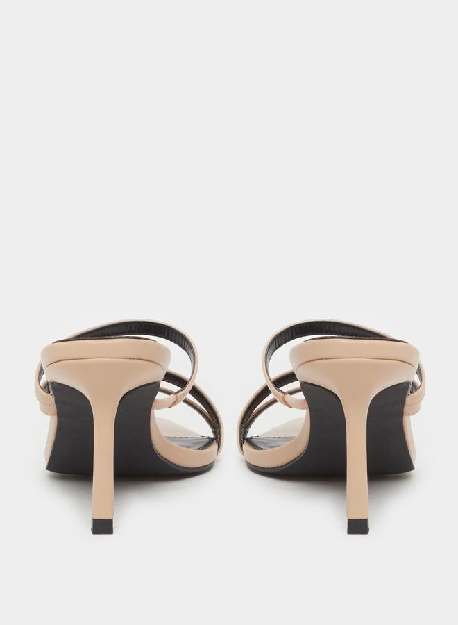 ريد صنادل بكعب عالٍ بحزام بيج من رائد - Image 4