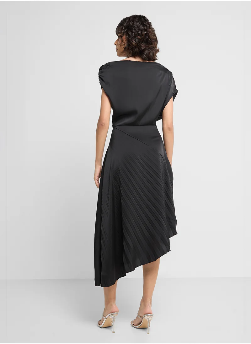 ايلا Slant Shoulder Drapped Dress With Pleats