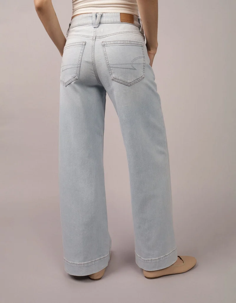 امريكان ايجل جينز بقصّة فضفاضة وساق واسعة بخصر عالي من نسيج دريمي دريب المرن