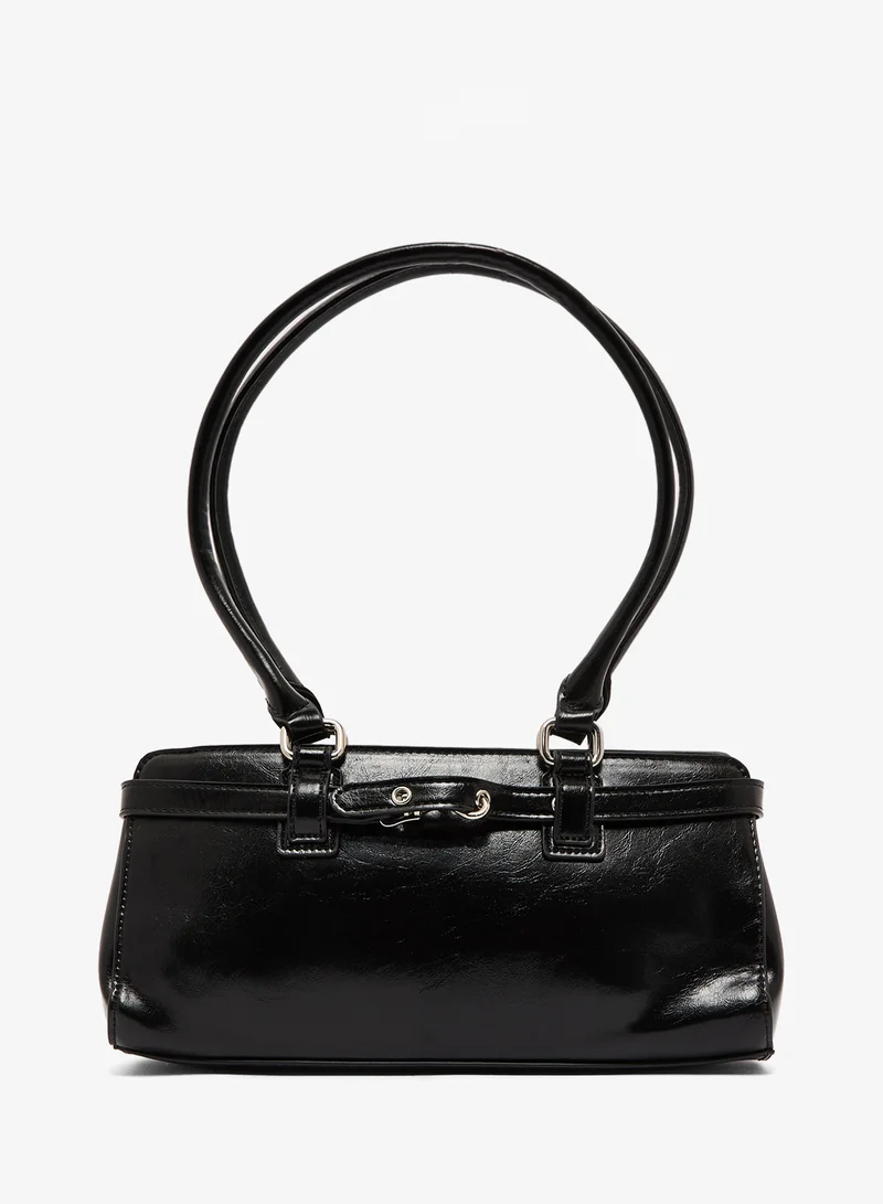 ايلا حقيبة من الشرق إلى الغرب