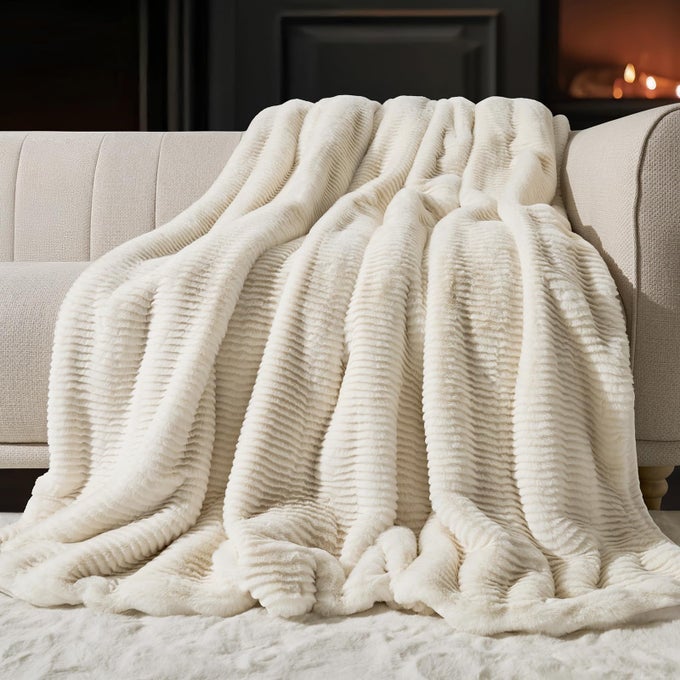 ULTRA SOFT FAUX FUR THROW BLANKET FOR COUCH LUXURY SCULPTED TEXTURE FAUX RABBIT FUR BLANKET FOR BED FLUFFY THICK PLUSH WARM FUZZY THROW 920GSM IVORY WHITE 60X80