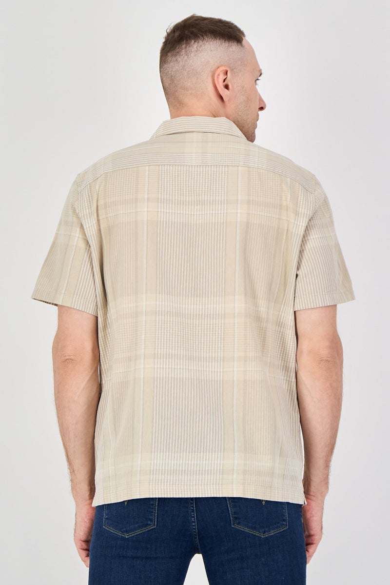 Celio قميص رجالي عادي بقصة مريحة بأكمام قصيرة ومربعات، بني - Image 3