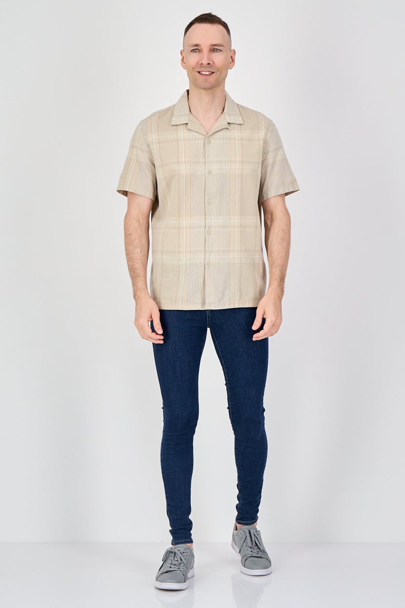 Celio قميص رجالي عادي بقصة مريحة بأكمام قصيرة ومربعات، بني - Image 4