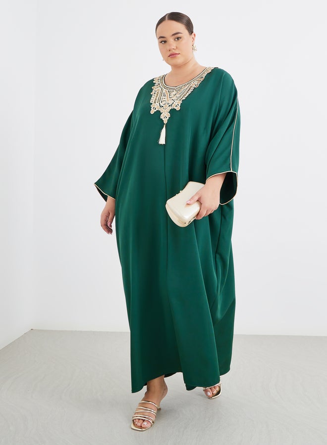 ستايلي كفتان ستيلي بلس أخضر مع تفاصيل دانتيل - Image 1