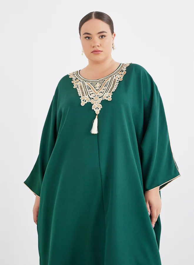 ستايلي Styli Plus Green Kaftan with Lace Patch Detail