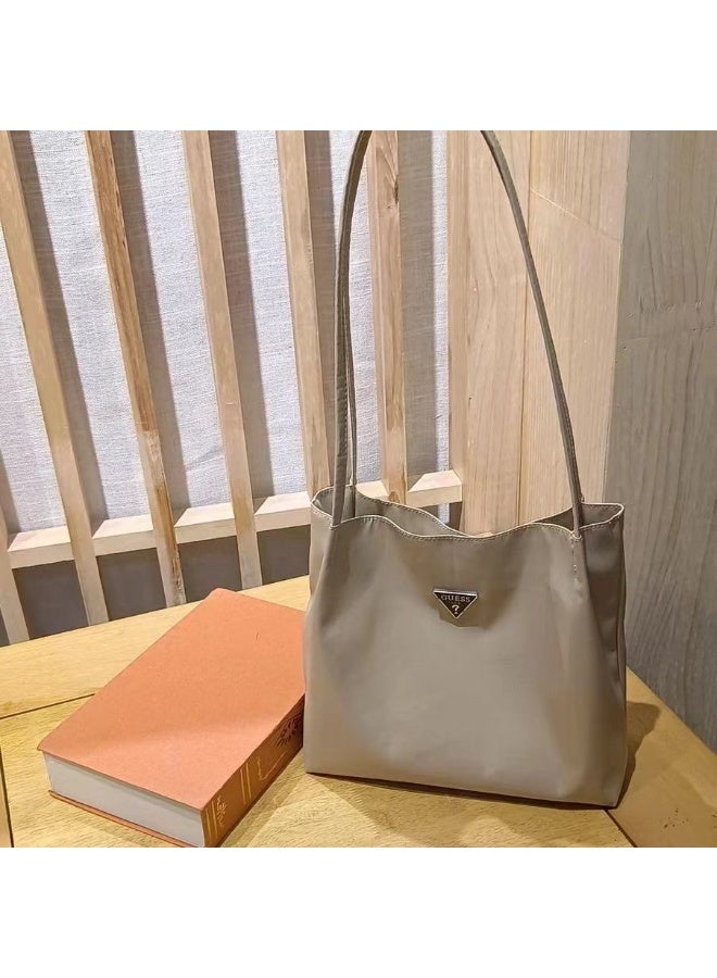 جيست حقيبة كتف نسائية كبيرة السعة بتصميم مريح (كاكي) Guest - Image 3