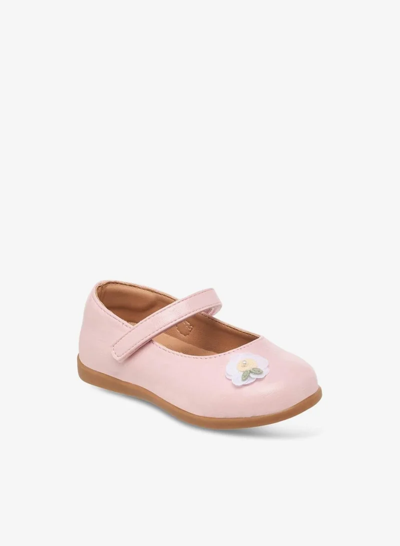 بيرفيت حذاء ماري جين بناتي بتطريز زهري وشريط لاصق