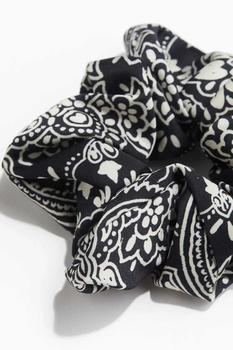 اتش اند ام ربطة شعر كبيرة