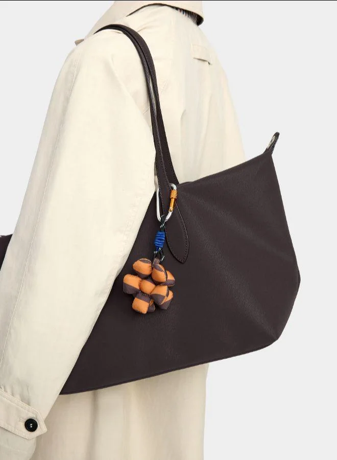 بارفوا حقيبة متسوق ذات ملمس ناعم مع قلادة