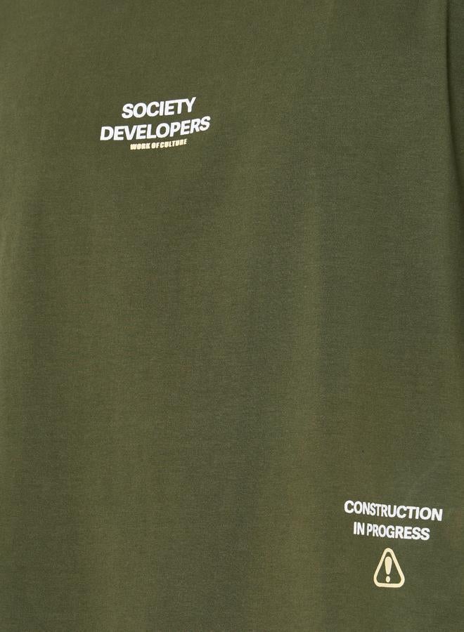 ستايلي تيشيرت واسع بطبعة شعار من الأمام والخلف - Image 4