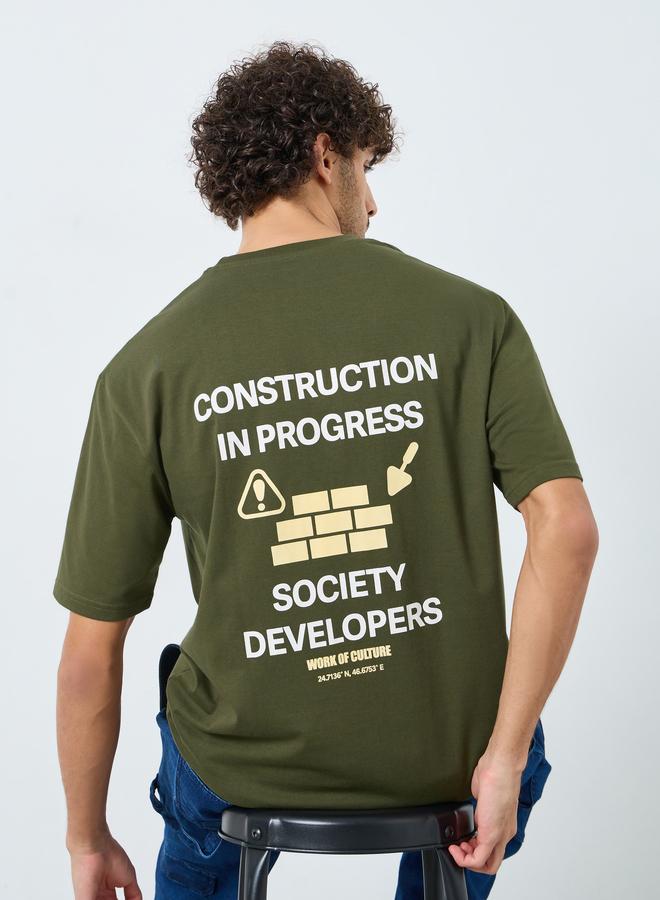 ستايلي تيشيرت واسع بطبعة شعار من الأمام والخلف - Image 1