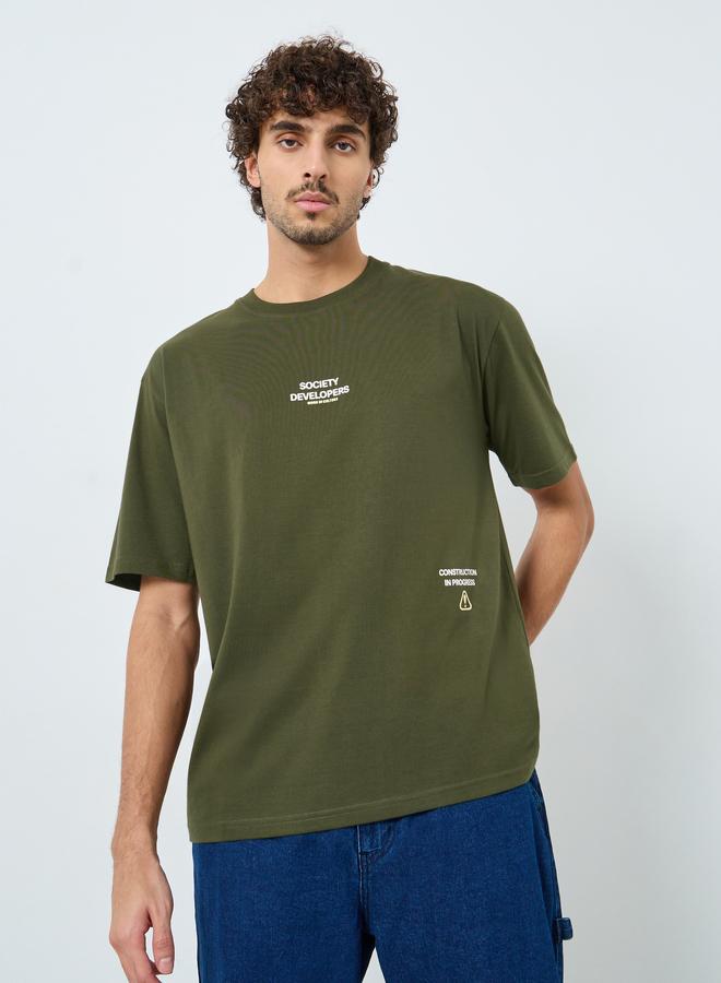 ستايلي تيشيرت واسع بطبعة شعار من الأمام والخلف - Image 1