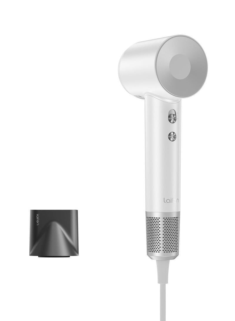 لايفن مجفف الشعر الايوني سويفت  - أبيض - محرك عالي السرعة 110,000 دورة في الدقيقة، تقنية الأيونات السالبة، مجفف شعر سريع الجفاف - فوهة مغناطيسية واحدة، تحكم ذكي بالحرارة منخفض الضوضاء - الأكثر مبيعًا عالميًا - Image 1
