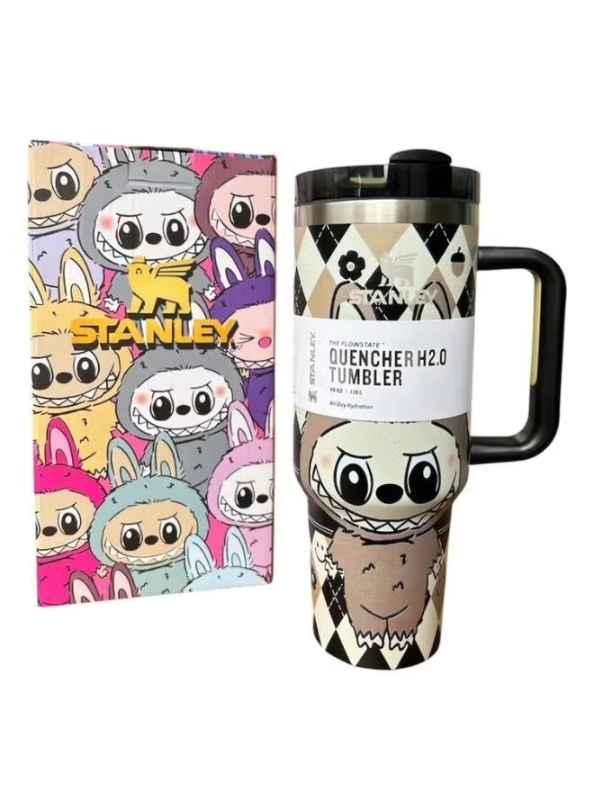 ستانلي لابوبو كوينشر H2.0 إصدار محدود 40 أونصة | كوب حراري فاخر من الستانلس ستيل مع جدار مزدوج معزول بتقنية الفراغ | تصميم فني حصري من لابوبو | غطاء FlowState بثلاث أوضاع ومقبض مريح | يحافظ على المشروبات باردة لمدة 12 ساعة وساخنة لمدة 7 ساعات | كوب صديق للبيئة قابل لإعادة الاستخدام مع مصاصة قابلة للإغلاق | عبوة هدايا فاخرة محدودة الإصدار - Image 2