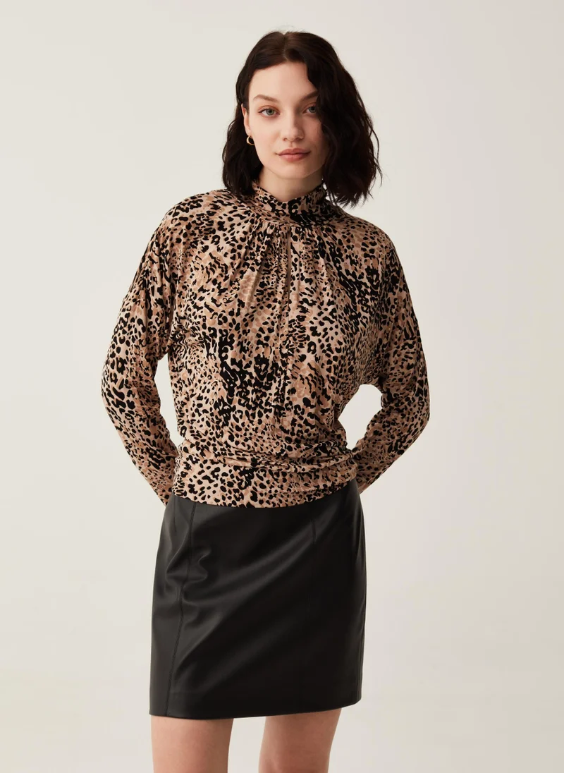 او في اس T-shirt with long sleeves and animal print