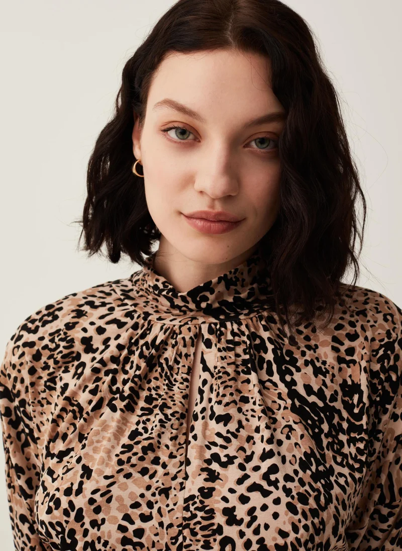 او في اس T-shirt with long sleeves and animal print