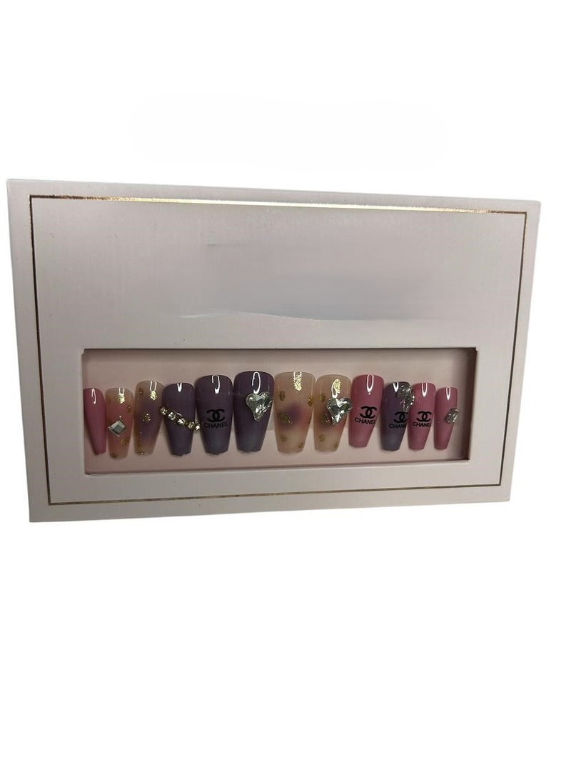 عبوة مكونة من 24 قطعه من اظافر صناعية - تصميم مميز لاصق دبل فيس