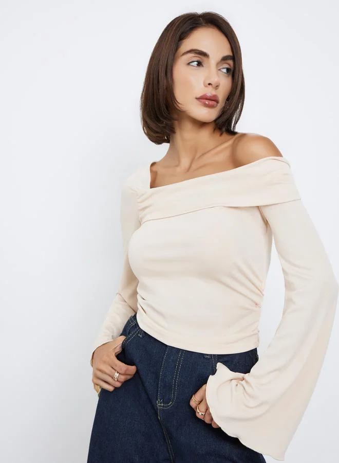 ستايلي بلوزة محبوكة بياقة غير متماثلة الطول