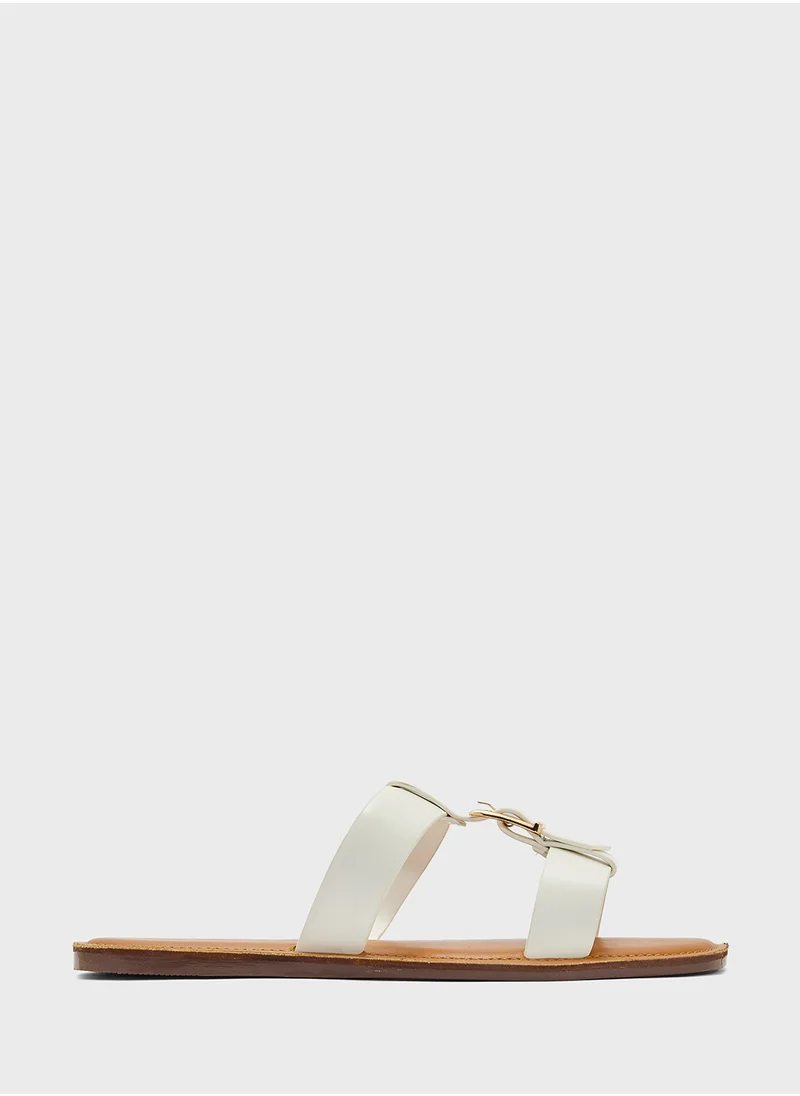 ايلا Flat Sandal With Buckle
