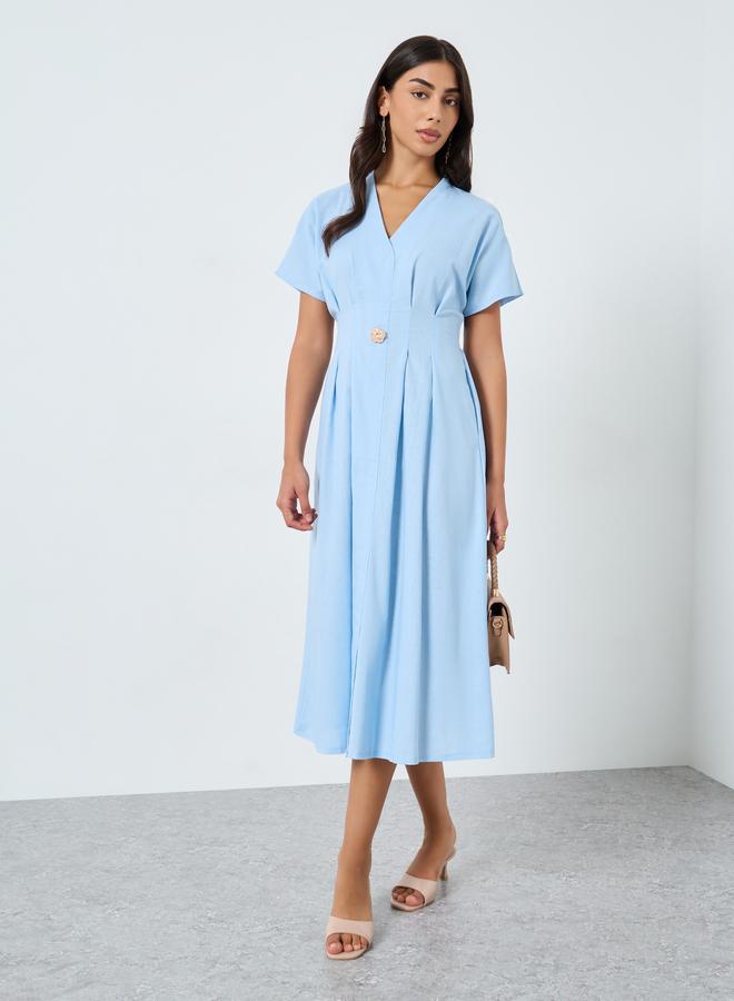 تايك تو فستان ميدي مزين بكسرات مع أكمام قصيرة - Image 2