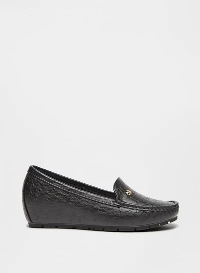فلورا بيلا من شو إكسبرس Women's Textured Slip-On Wedge-Heeled Moccasins