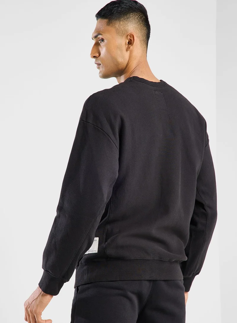 Champion Essential Sweatshirt