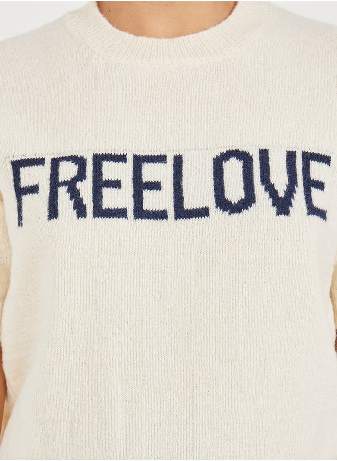 Styli Regular Fit Freelove Slogan Knit T-Shirt  - Image 3