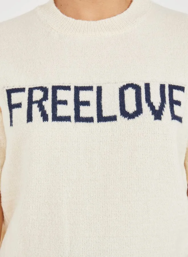 Styli Styli Regular Fit Freelove Slogan Knit T-Shirt